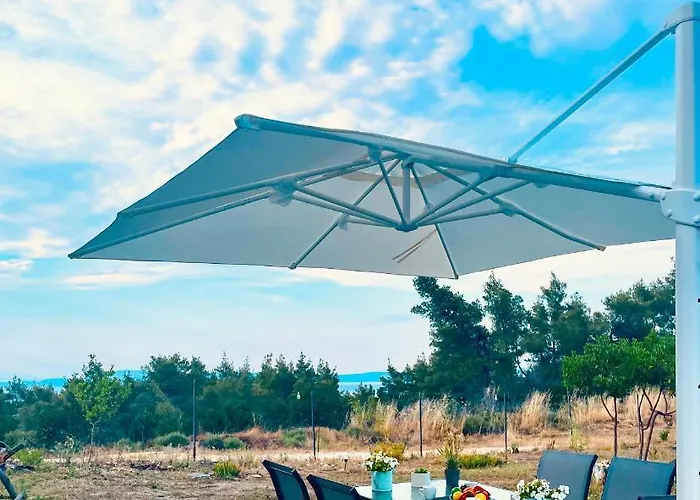 Vast Emerald, The Only House In Kavourotrypes Sarti