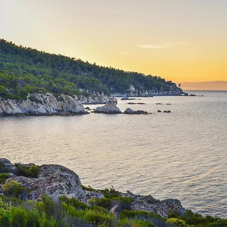 Vast Emerald, The Only House In Kavourotrypes * サルティ